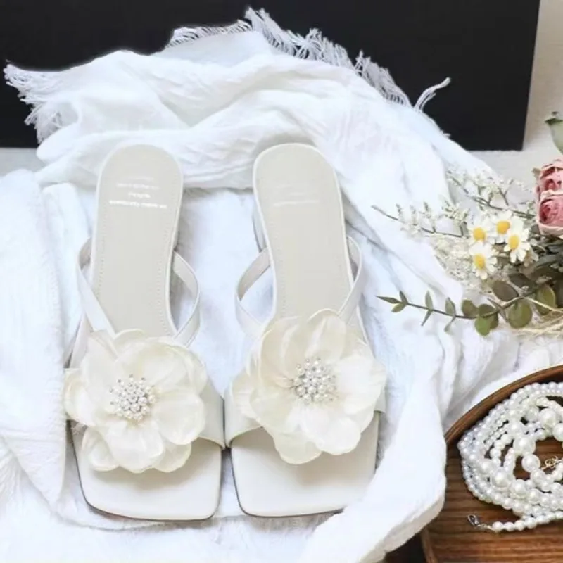 Flower Petals Decorated Square-toed High-heeled Slippers Wedding Shoes Leather Summer Banquet Party Square Heel Mid Heel Shoes
Flower Petals Decorated Square-toed High-heeled Slippers Wedding Shoes Leather Summer Banquet Party Square Heel Mid Heel Shoes