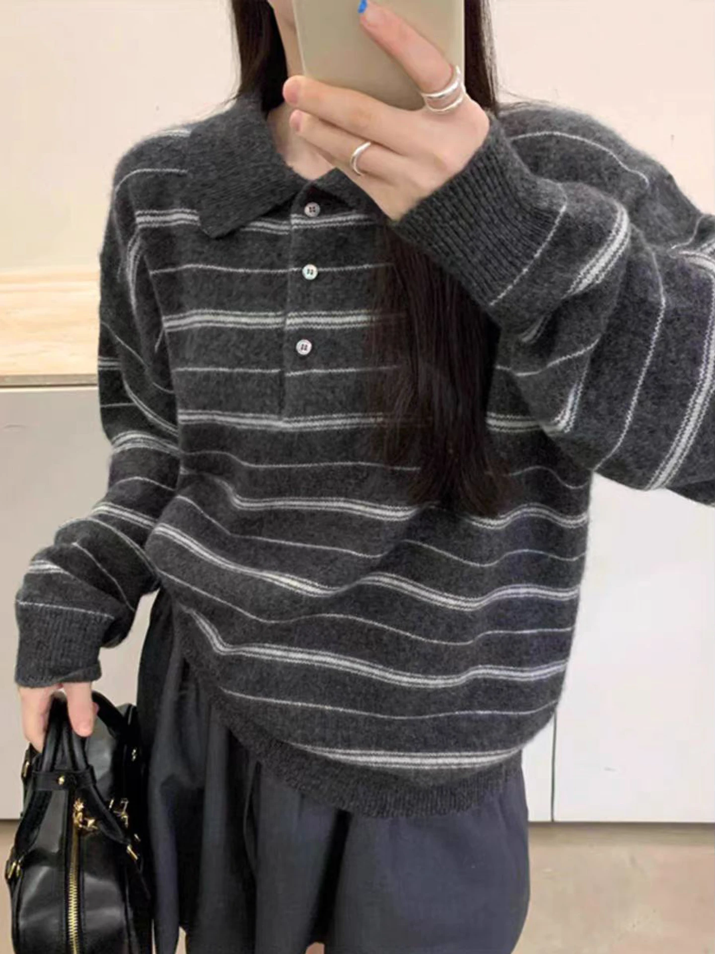Autumn POLO neck sweater women's pure cashmere high-end loose striped lapel autumn and winter sweater
Autumn POLO neck sweater women's pure cashmere high-end loose striped lapel autumn and winter sweater