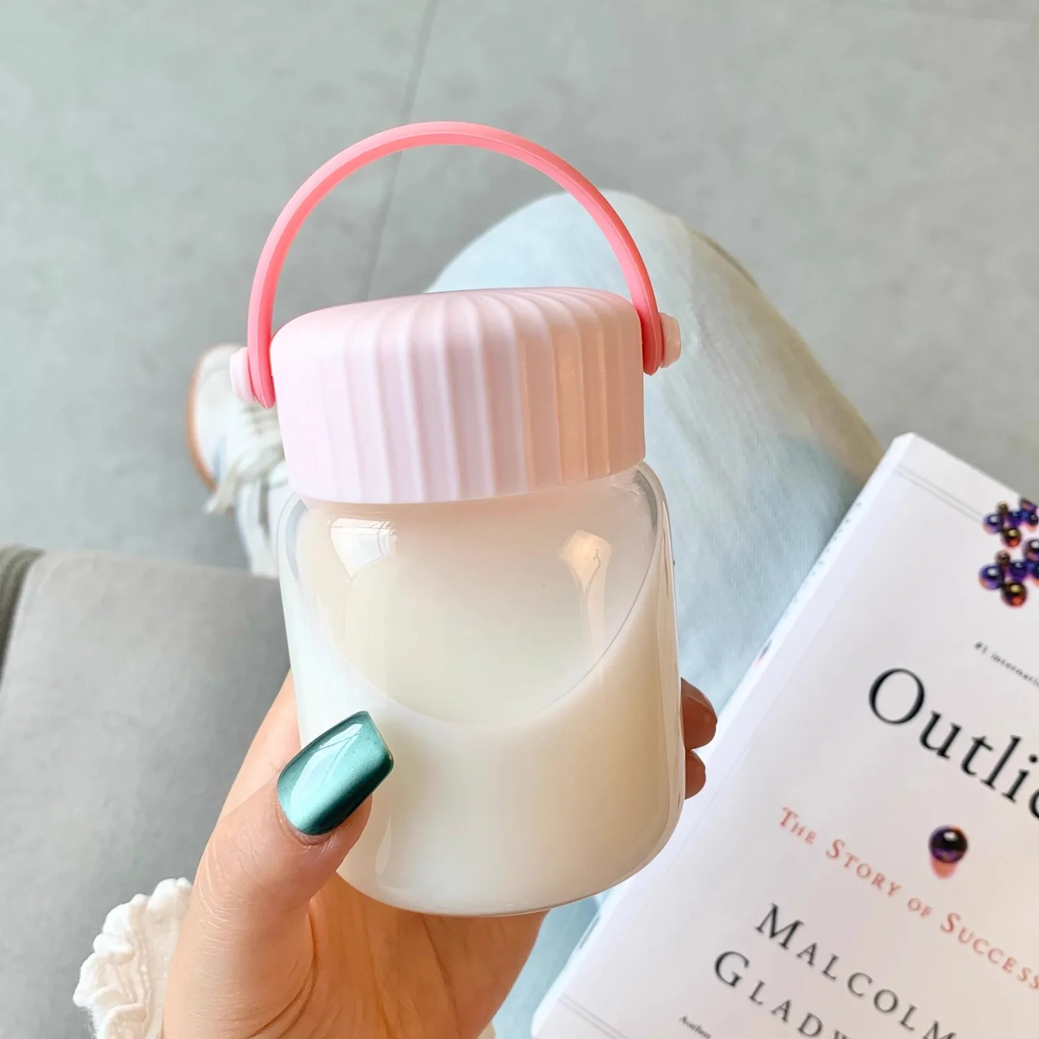 200ml Mini Glass Water Bottle Cute Shaker Glass Cups With Lid Handle For Coffee Juice Matcha Tea Girl Woman Leak-Proof Tumbler 
200ml Mini Glass Water Bottle Cute Shaker Glass Cups With Lid Handle For Coffee Juice Matcha Tea Girl Woman Leak-Proof Tumbler