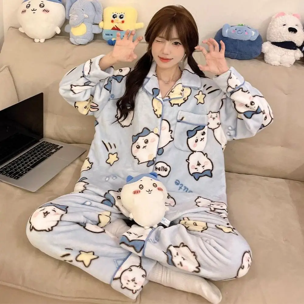 Новый аниме женский пижамный костюм Chiikawa, зимний Hachiware, одежда для сна из кораллового флиса с героями мультфильмов, фланелевой бархатный утепленный домашний костюм
Новый аниме женский пижамный костюм Chiikawa, зимний Hachiware, одежда для сна из кораллового флиса с героями мультфильмов, фланелевой бархатный утепленный домашний костюм
