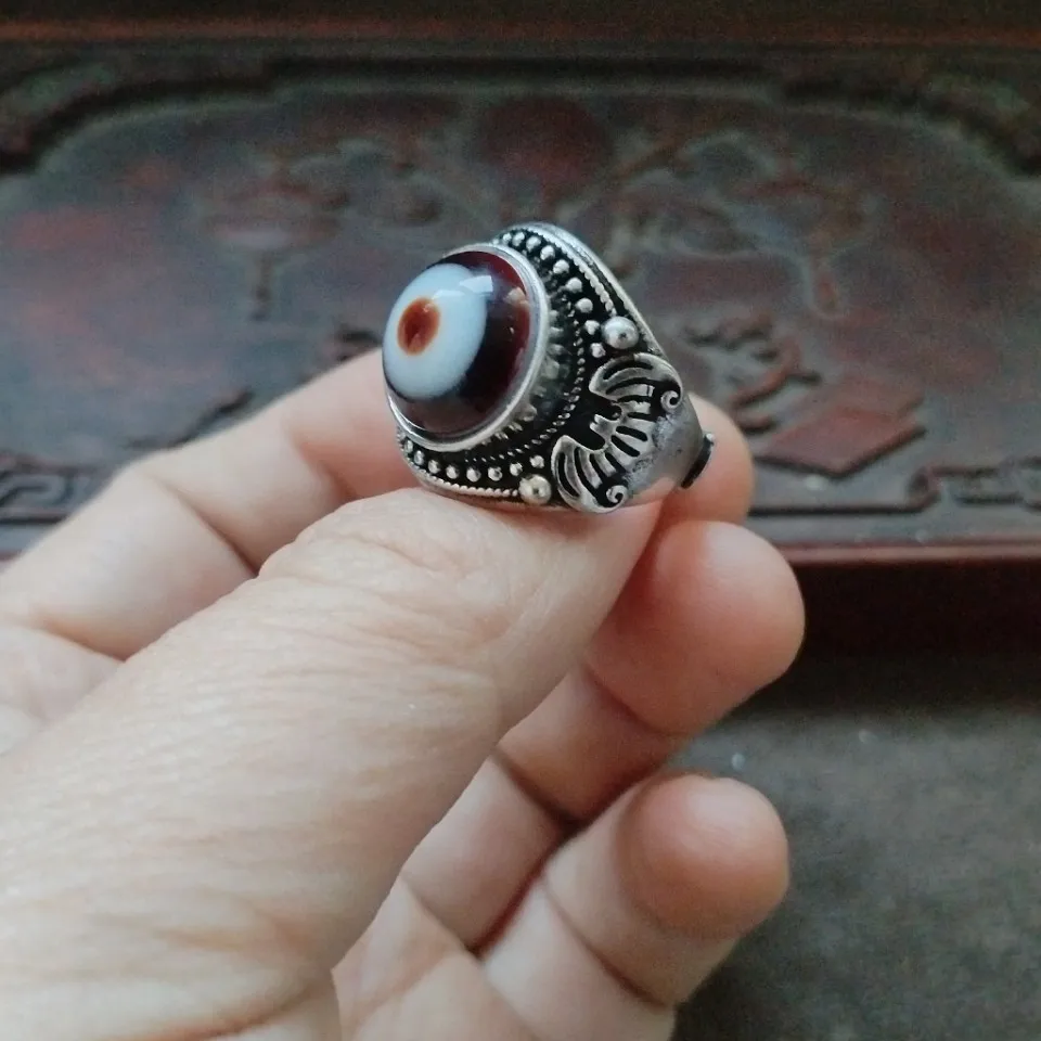Vintage Tibetan Natural Eye Dzi Stone Open Ring Antique Silver Bat Carving Amulet Jewelry Men's Lucky Protection Finger Ring
Vintage Tibetan Natural Eye Dzi Stone Open Ring Antique Silver Bat Carving Amulet Jewelry Men's Lucky Protection Finger Ring