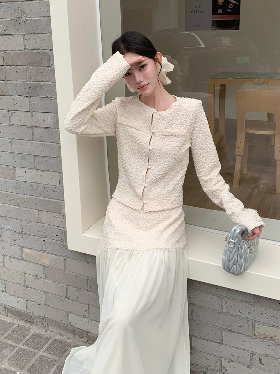 Spring 2026 Women's Slim Fit Open Cardigan And High Waist Skirt Set in Apricot Color Fashionable Design Shoulder Pads
Spring 2026 Women's Slim Fit Open Cardigan And High Waist Skirt Set in Apricot Color Fashionable Design Shoulder Pads