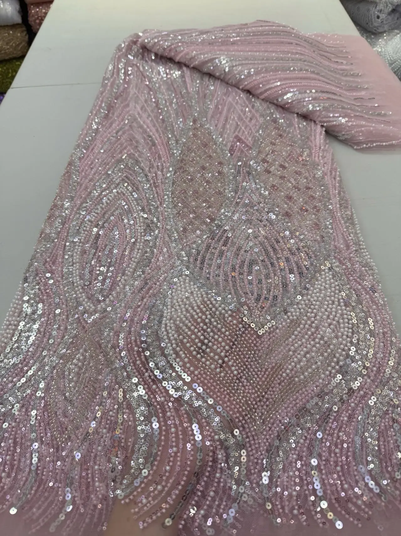 Роскошная нигерийская африканская кружевная ткань с бисером, 2025, высокое качество, вышивка блестками, африканская французская кружевная ткань для шитья платья
Роскошная нигерийская африканская кружевная ткань с бисером, 2025, высокое качество, вышивка блестками, африканская французская кружевная ткань для шитья платья