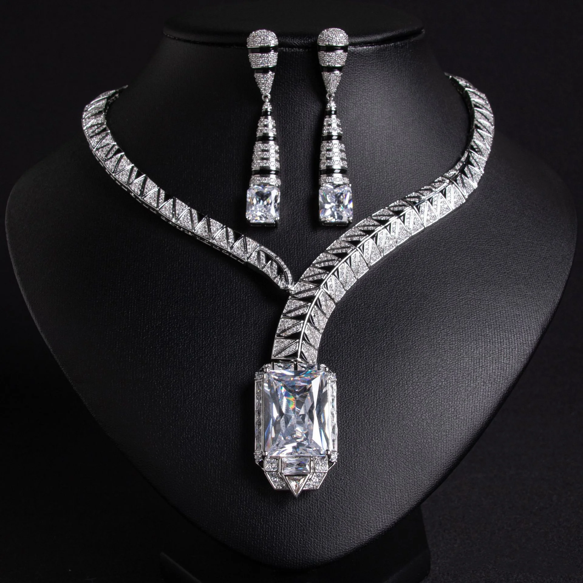 European Water Drop Zircon Clavicle Necklace Bridal Jewelry Set Luxury Wedding Accessories Dropshipping
European Water Drop Zircon Clavicle Necklace Bridal Jewelry Set Luxury Wedding Accessories Dropshipping
