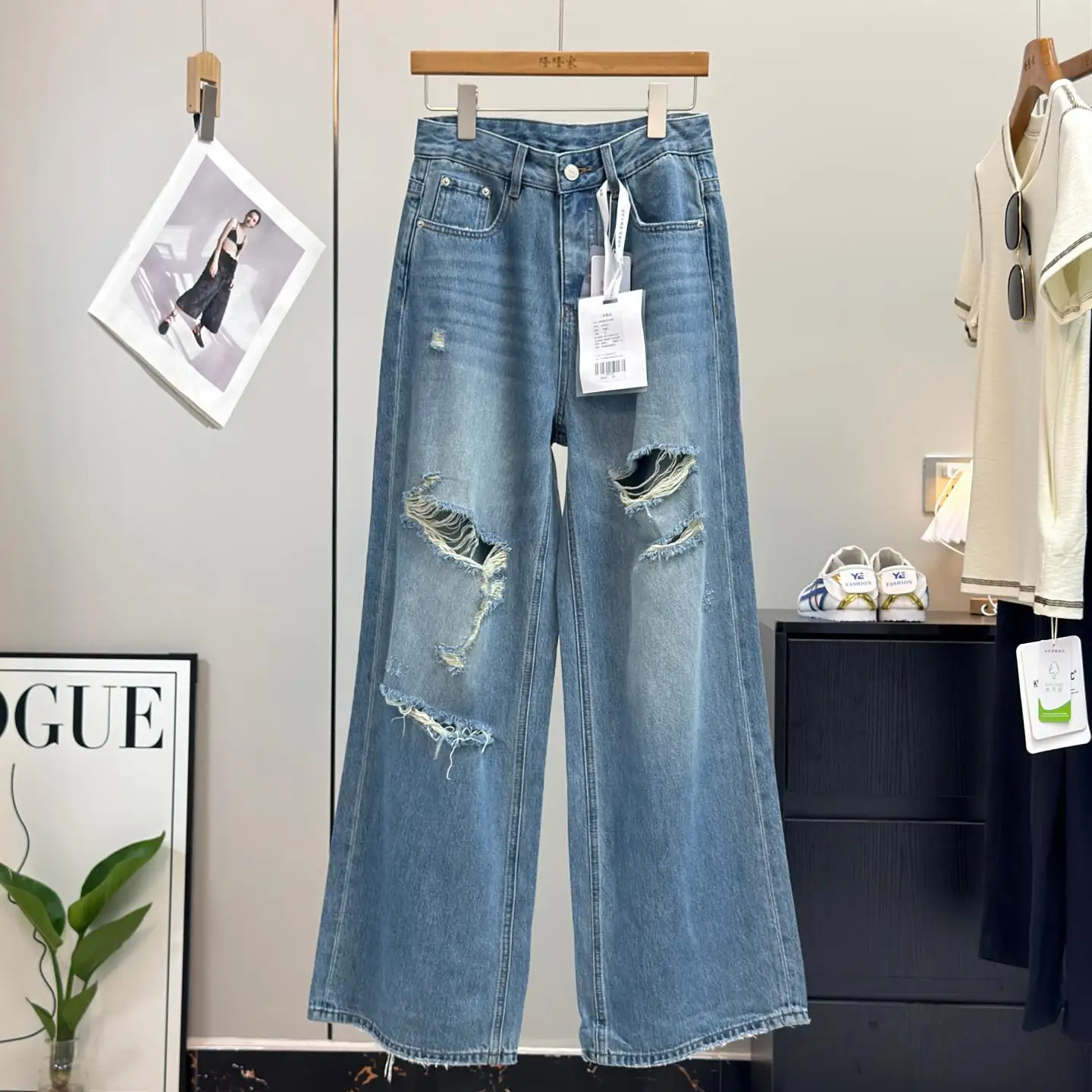 Retro Washed American Aesthetic Hole Wide Leg Pants Summer High Waist Jeans Cotton Rigid Style Women's Fashionable Trousers
Retro Washed American Aesthetic Hole Wide Leg Pants Summer High Waist Jeans Cotton Rigid Style Women's Fashionable Trousers
