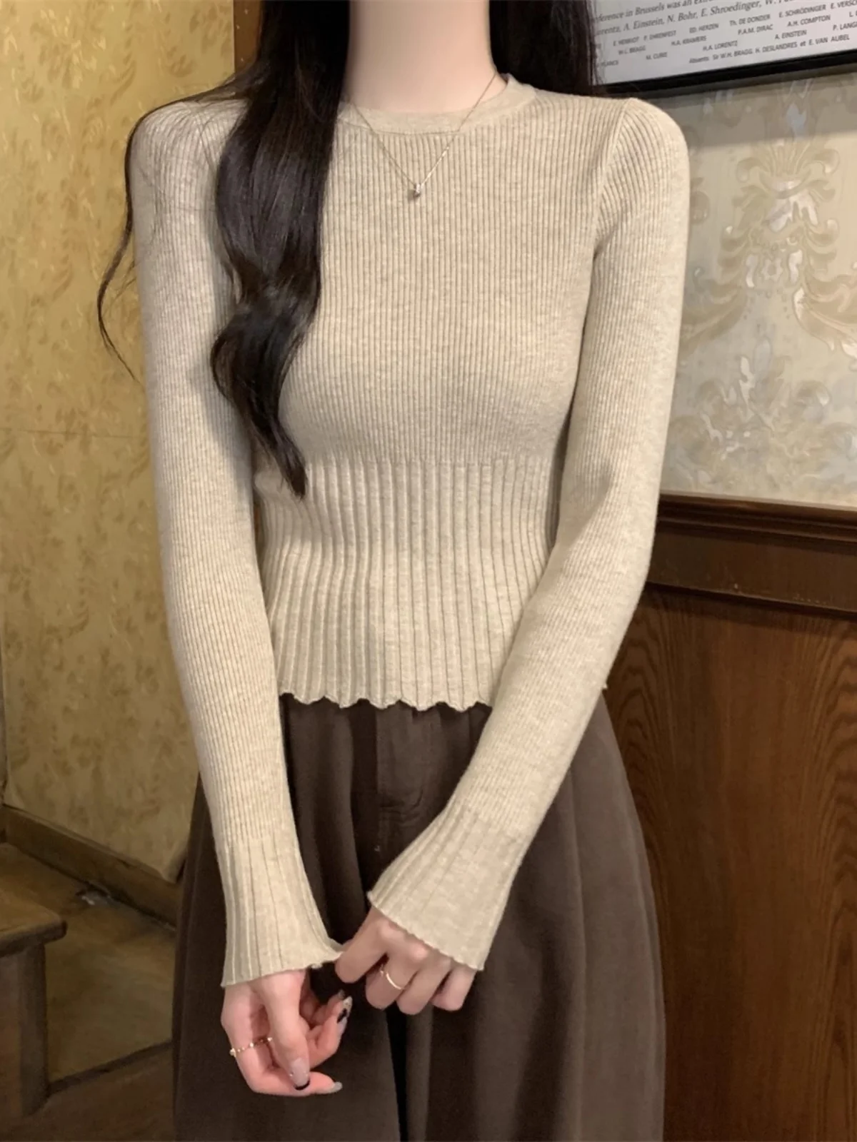 Женский облегающий вязаный свитер с круглым вырезом, короткий рукав, базовая кофта, модный топ в корейском стиле для повседневной носки
Женский облегающий вязаный свитер с круглым вырезом, короткий рукав, базовая кофта, модный топ в корейском стиле для повседневной носки