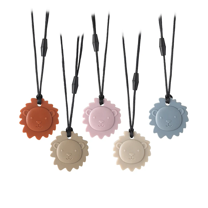 Сенсорное ожерелье, силиконовый кулон-прорезыватель льва, жевательный для детей и взрослых, прорезывание зубов, кусание, текстурированные силиконовые жевательные игрушки
Сенсорное ожерелье, силиконовый кулон-прорезыватель льва, жевательный для детей и взрослых, прорезывание зубов, кусание, текстурированные силиконовые жевательные игрушки