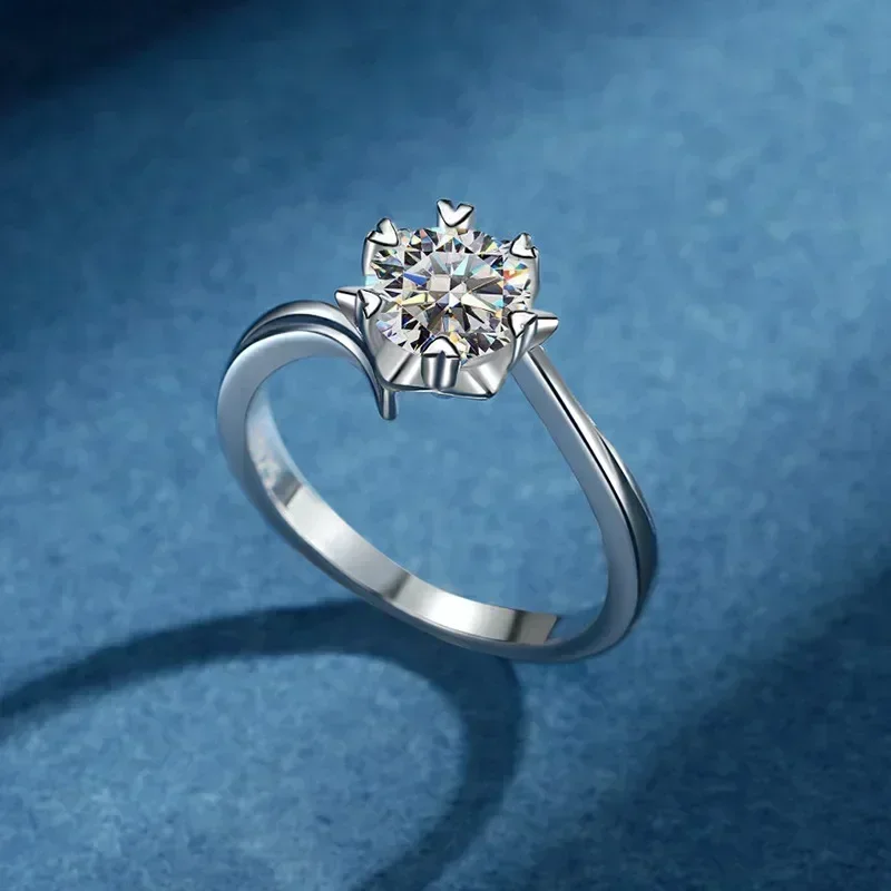 PT950 Platinum Snowflake Moissanite Ring for Lover, VVS1 0.3/0.5 CT Sparkling Six Pronged Diamond for Cute Girl Wedding Women
PT950 Platinum Snowflake Moissanite Ring for Lover, VVS1 0.3/0.5 CT Sparkling Six Pronged Diamond for Cute Girl Wedding Women