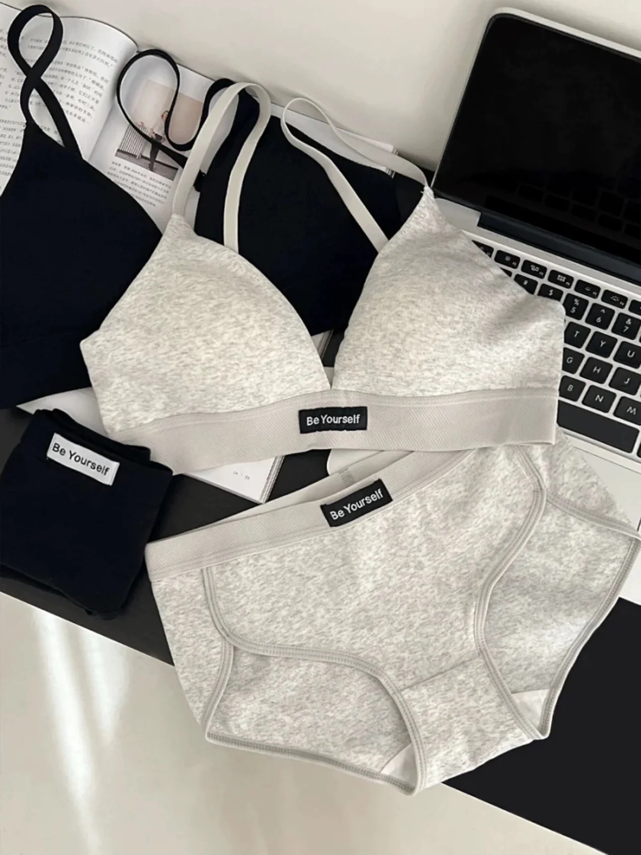 Seamless Comfortable Sports Bra Set for Women No Steel Ring Panty Fixed Strap V-Neck Gathered Thin Cup Nylon Fabric
Seamless Comfortable Sports Bra Set for Women No Steel Ring Panty Fixed Strap V-Neck Gathered Thin Cup Nylon Fabric