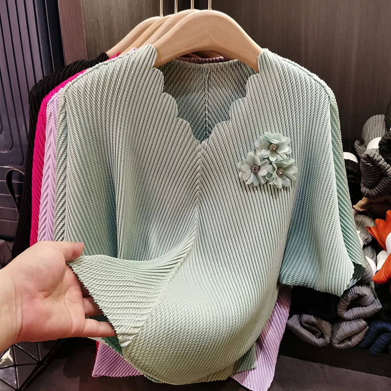 Плиссированная футболка Miyake, нишевые дизайнерские плиссированные топы, женские весенне-летние новинки 202, свободная повседневная складная футболка с v-образным вырезом и цветочным декором
Плиссированная футболка Miyake, нишевые дизайнерские плиссированные топы, женские весенне-летние новинки 202, свободная повседневная складная футболка с v-образным вырезом и цветочным декором