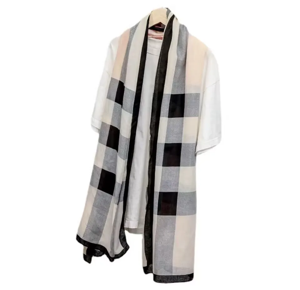 180X75CM Women's silk scarf striped jacquard grey powder black and white woven floral watchband simple plaid fashion long silk s
180X75CM Women's silk scarf striped jacquard grey powder black and white woven floral watchband simple plaid fashion long silk s