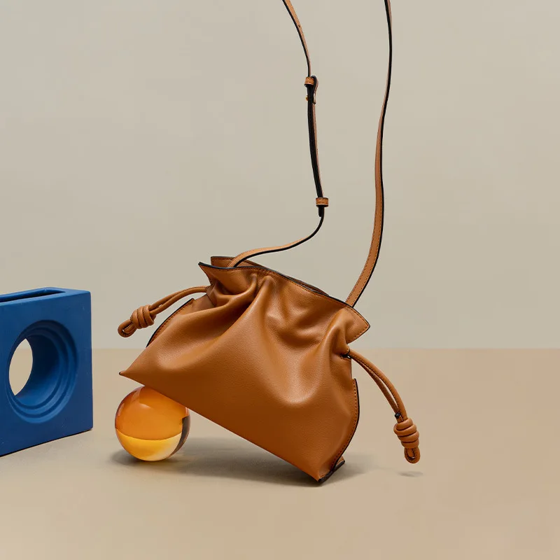 Fashion High Quality Leather Large Capacity Shoulder Bag Minority Pleated Commuter Women Bag All-match Soft Crossbody Bags
Fashion High Quality Leather Large Capacity Shoulder Bag Minority Pleated Commuter Women Bag All-match Soft Crossbody Bags