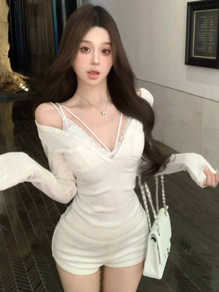 Pure Desire Sexy V-Neck Long Sleeve T-Shirt Women's Spring Autumn New Style Lace Vest Two-Piece Set Slim Fit Casual Style
Pure Desire Sexy V-Neck Long Sleeve T-Shirt Women's Spring Autumn New Style Lace Vest Two-Piece Set Slim Fit Casual Style