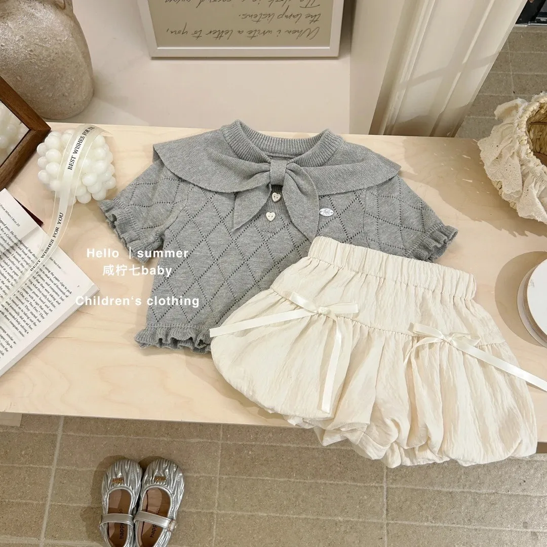 Girls' Summer Set 2026 New Children's Korean Edition Fashion Knitted Short Sleeve Top+Flower Bud Shorts Two Piece Set
Girls' Summer Set 2026 New Children's Korean Edition Fashion Knitted Short Sleeve Top+Flower Bud Shorts Two Piece Set