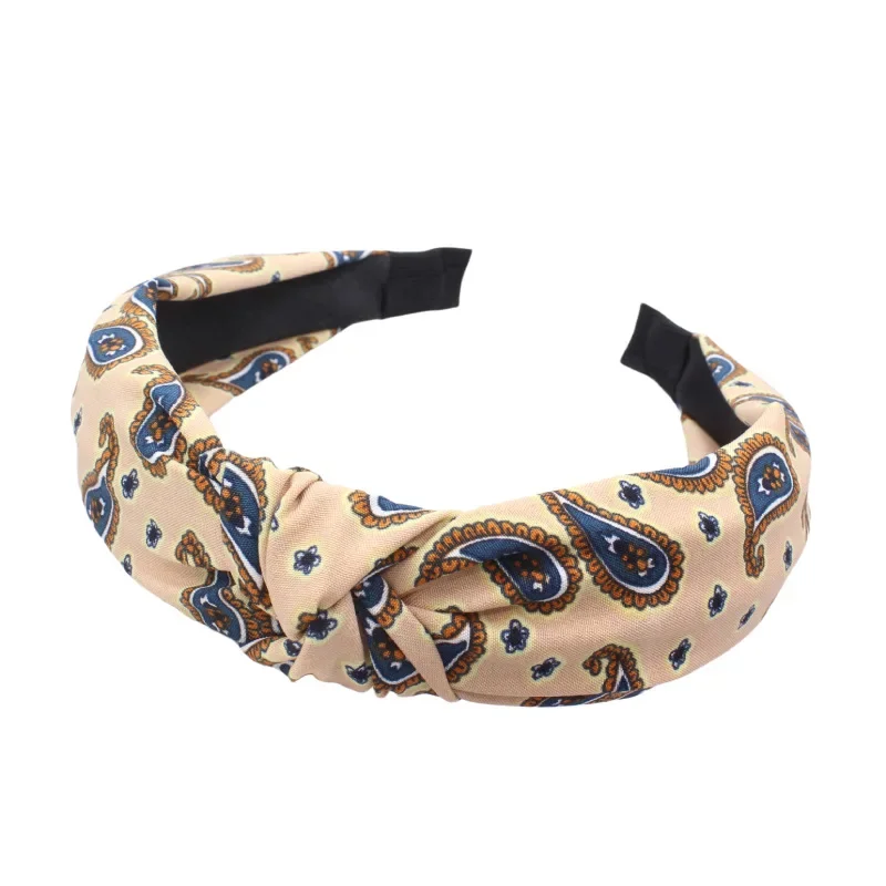 Cashew Flower Pattern Sweet Hairband, Simple and Versatile Hair Accessory, Wear It When You Go Out To Wash Your Face and Hair.
Cashew Flower Pattern Sweet Hairband, Simple and Versatile Hair Accessory, Wear It When You Go Out To Wash Your Face and Hair.