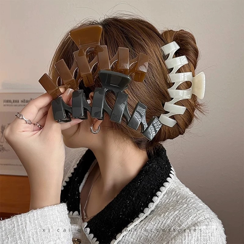 Элегантный темперамент и универсальный большой желейный зажим Геометрический акриловый зажим в виде акулы Интернет-знаменитости Простой и модный
Элегантный темперамент и универсальный большой желейный зажим Геометрический акриловый зажим в виде акулы Интернет-знаменитости Простой и модный