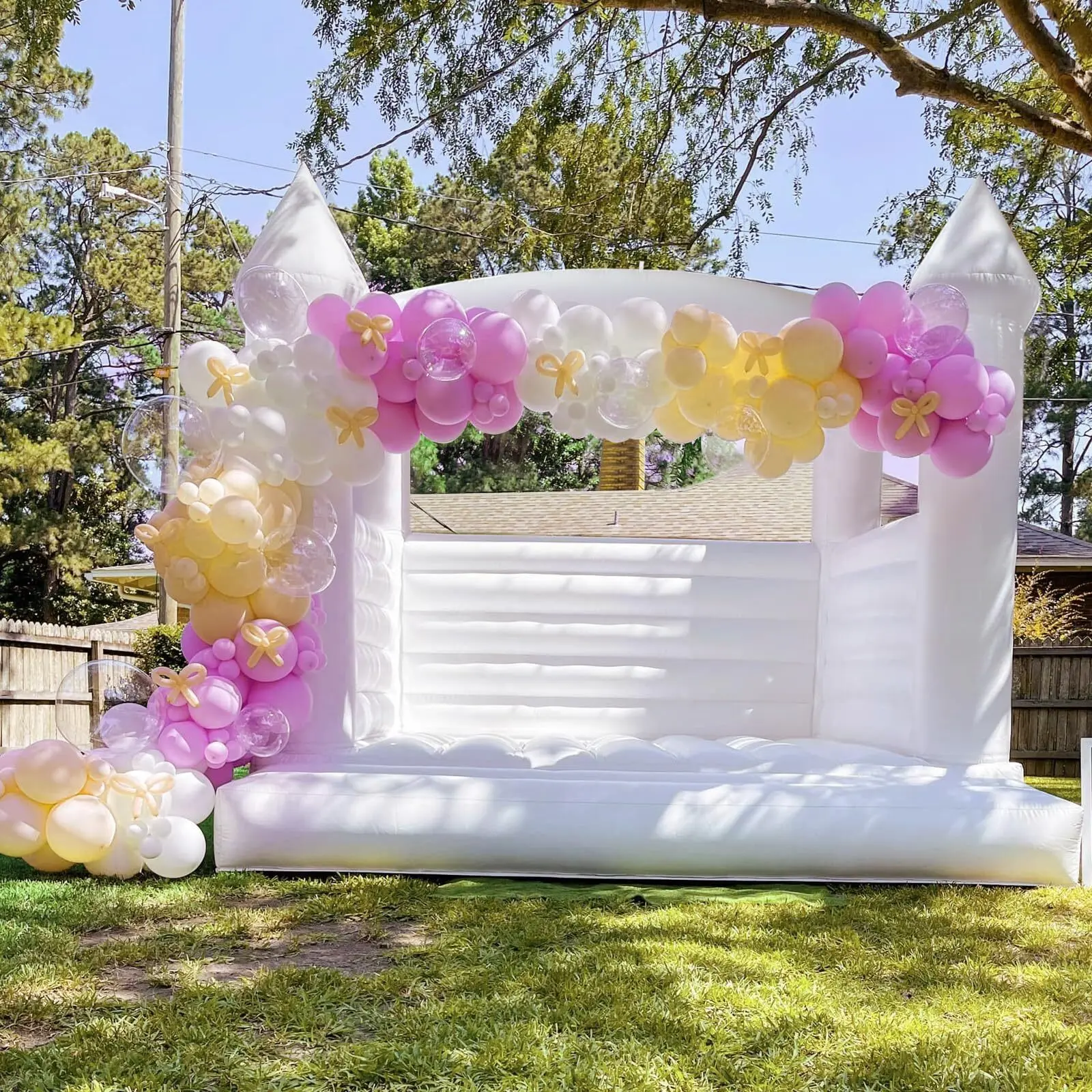 White Wedding Bounce House, 4X4x3.05M PVC Commercial Grade Inflatable Jumping Castle Party With Air Blower
White Wedding Bounce House, 4X4x3.05M PVC Commercial Grade Inflatable Jumping Castle Party With Air Blower