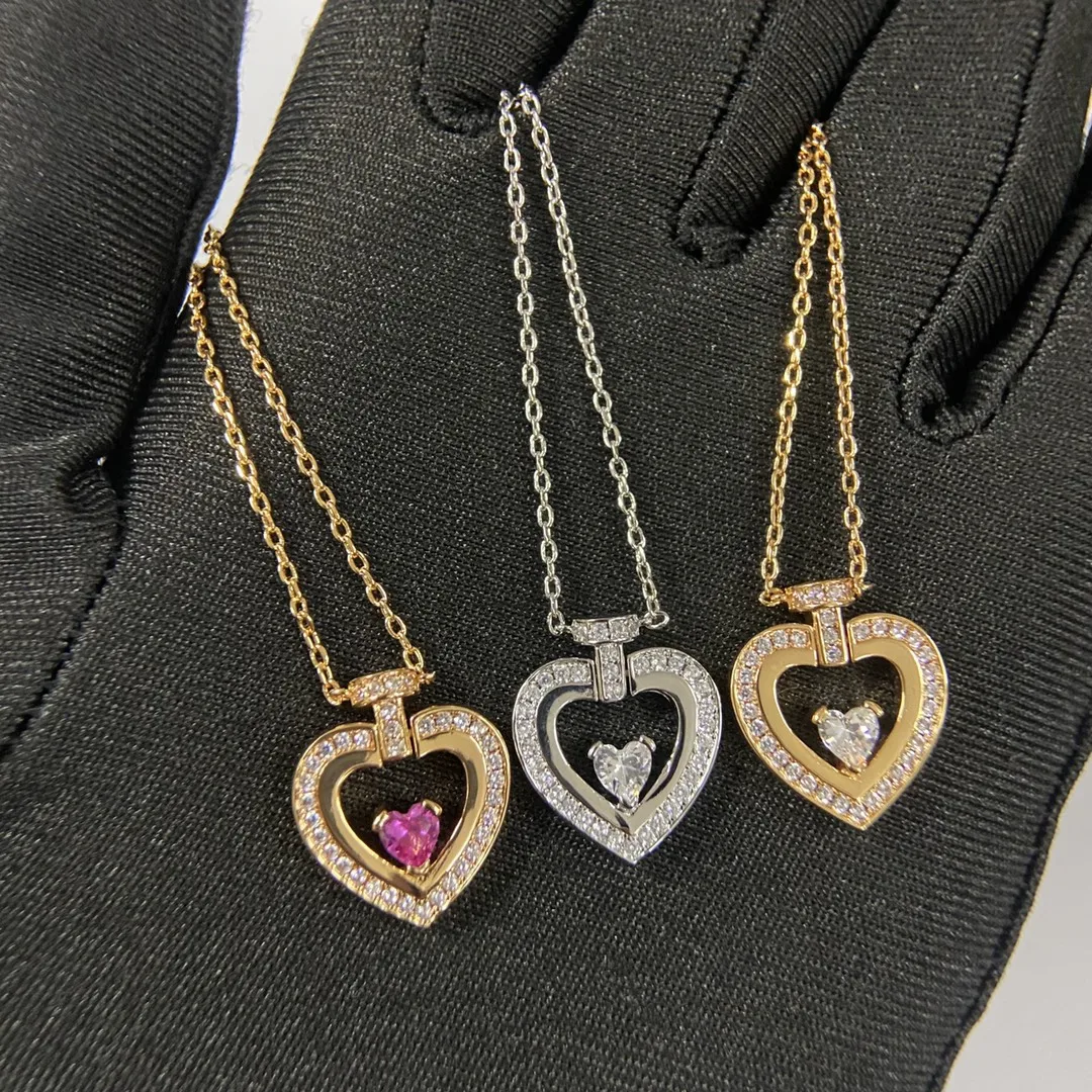 High-end Heart Shaped Hollow out Diamond Necklace errings Women's Fashion Versatile Choker Luxury Style Alloy Pendant
High-end Heart Shaped Hollow out Diamond Necklace errings Women's Fashion Versatile Choker Luxury Style Alloy Pendant