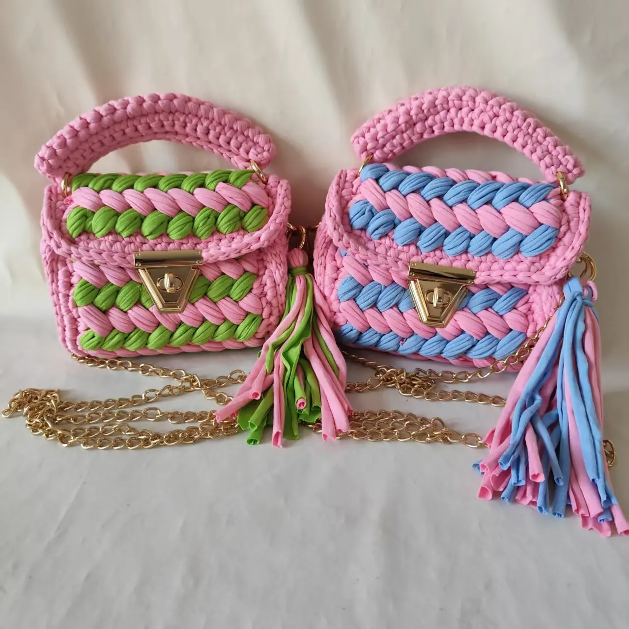 Yiwu Yingzi Handmade Crochet Chain Bag with Colorful Algae-patterned Florals
Yiwu Yingzi Handmade Crochet Chain Bag with Colorful Algae-patterned Florals