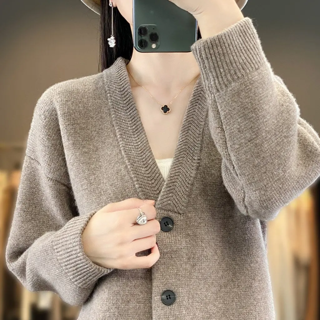 Women's Soft Waxy Lazy Style V-neck Cardigan Long-Sleeved Thickened Wool Sweater Solid Color Spring New Five-pin Jacket
Women's Soft Waxy Lazy Style V-neck Cardigan Long-Sleeved Thickened Wool Sweater Solid Color Spring New Five-pin Jacket