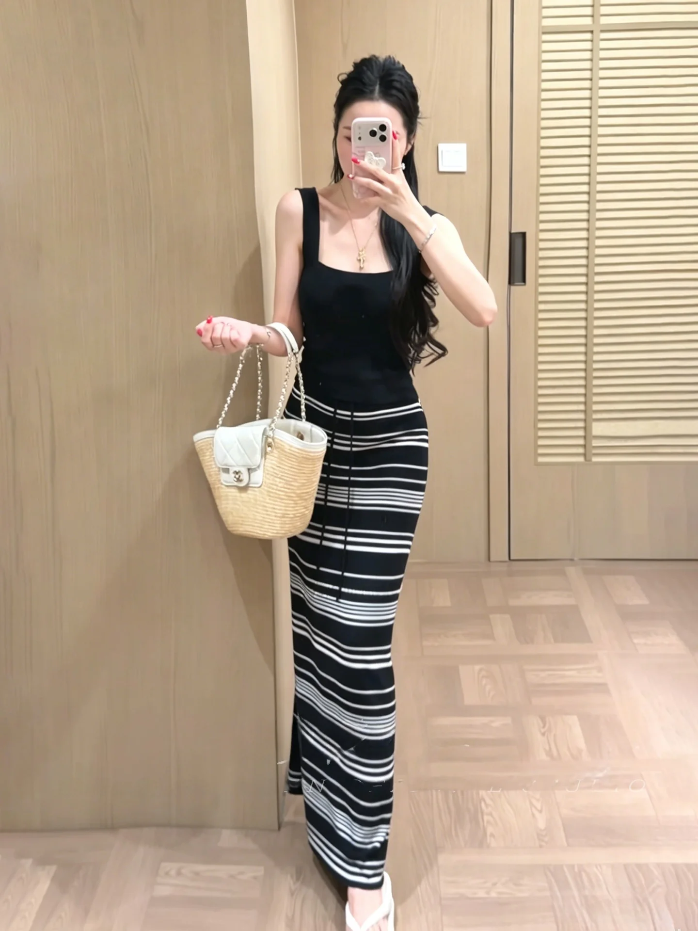 Hot Girl Vacation Style Knitted Two-Piece Set Square Collar Strap Vest Top Drawstring Stripe Wrap around Skirt for Women
Hot Girl Vacation Style Knitted Two-Piece Set Square Collar Strap Vest Top Drawstring Stripe Wrap around Skirt for Women