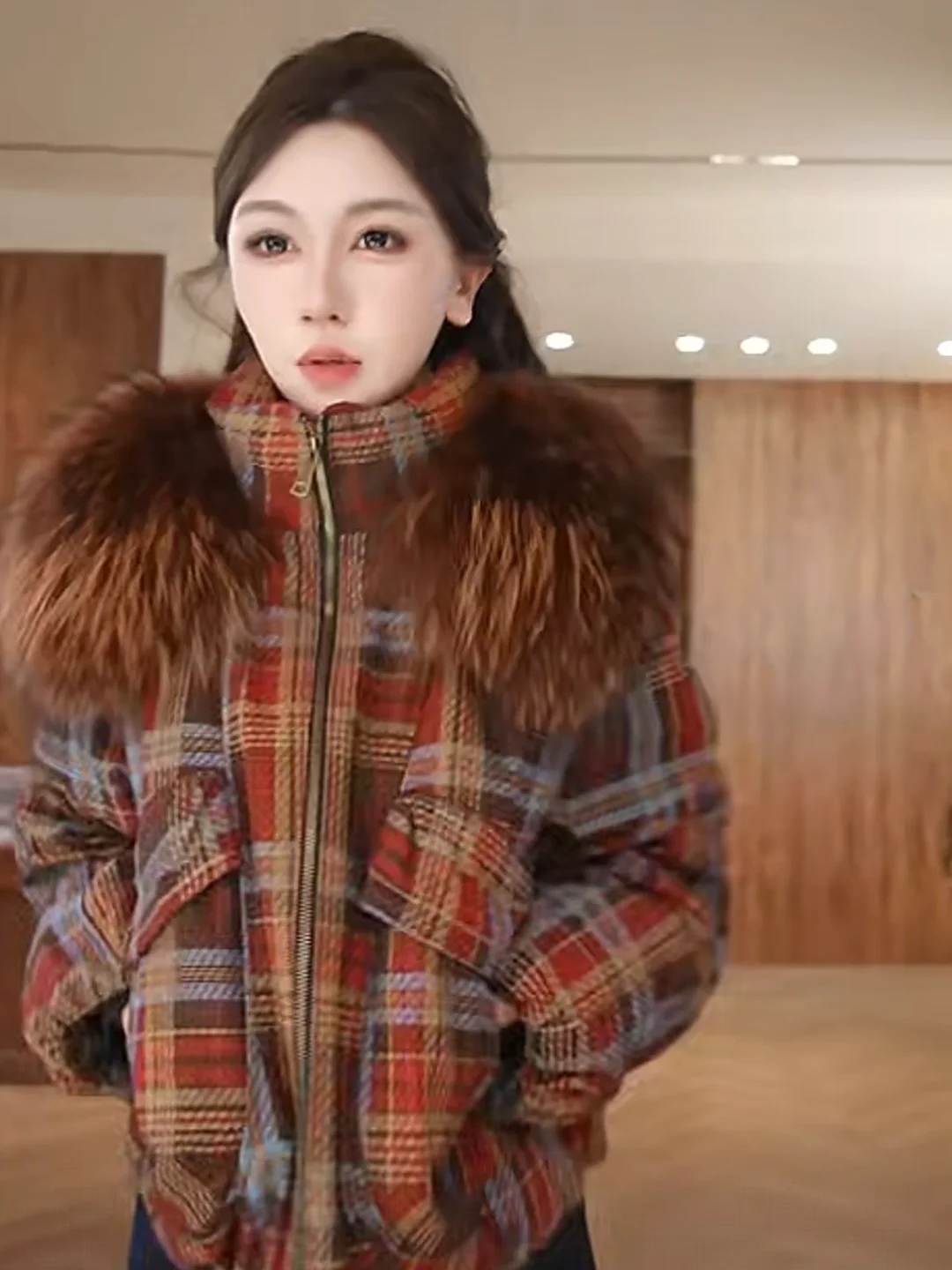 Теплый хмарный гусиный пух Jaet, красно-синий клетчатый свободный крой, модная зимняя верхняя одежда, женское пальто премиум-класса
Теплый хмарный гусиный пух Jaet, красно-синий клетчатый свободный крой, модная зимняя верхняя одежда, женское пальто премиум-класса