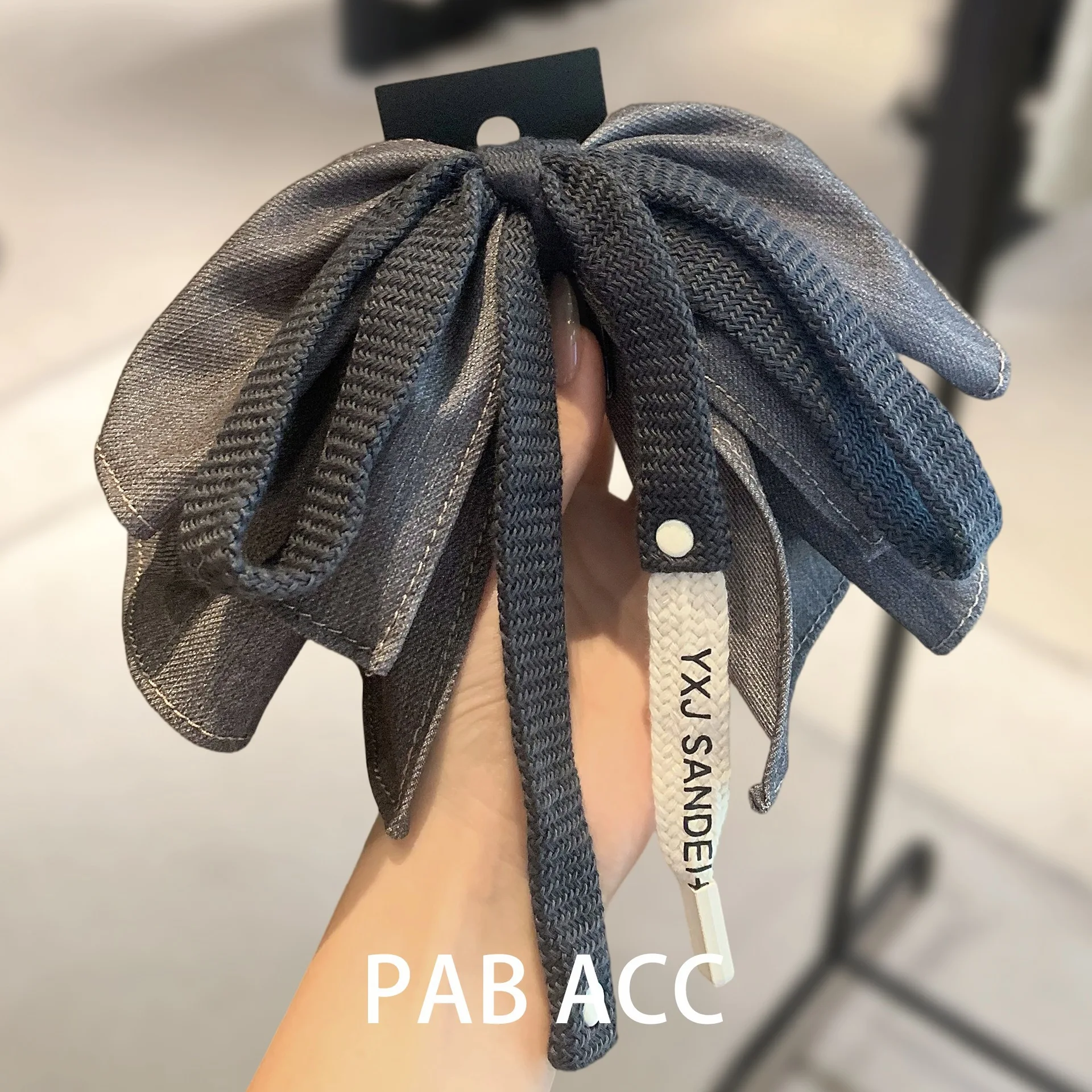 Triangle Denim Gray Ponytail Bow Jaw Clip - Handmade Casual Hair Claw for Women Daily Styling Back of Head Matte Finish
Triangle Denim Gray Ponytail Bow Jaw Clip - Handmade Casual Hair Claw for Women Daily Styling Back of Head Matte Finish