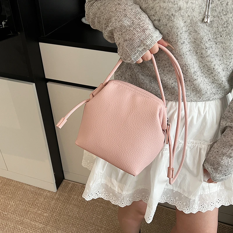 Women's Small PU Leather Shoulder Crossbody Bags 2025 Fashion Brand Designer Bag Trend Simple Handbags and Purses
Women's Small PU Leather Shoulder Crossbody Bags 2025 Fashion Brand Designer Bag Trend Simple Handbags and Purses