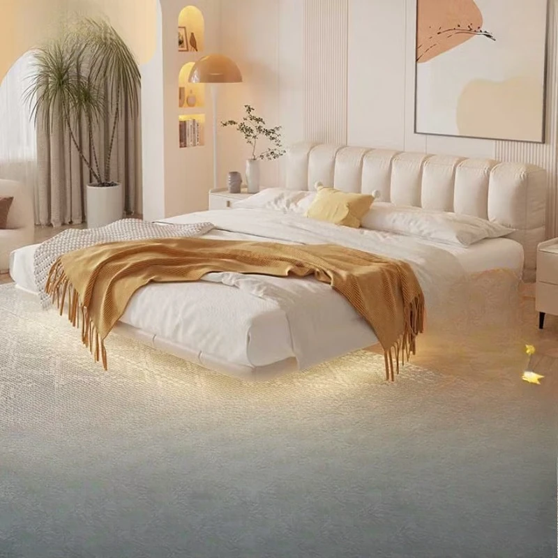 Modern simple suspension bed, light luxury low-leaning bag, double suspension bed, head layer cowhide bed, 1.8*2 meters
Modern simple suspension bed, light luxury low-leaning bag, double suspension bed, head layer cowhide bed, 1.8*2 meters