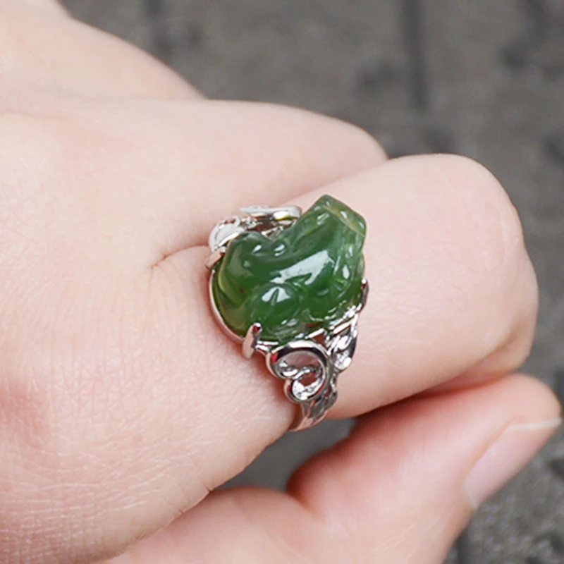 Hetian with silver inlay, finished , jade , Pixiu ring face
Hetian with silver inlay, finished , jade , Pixiu ring face