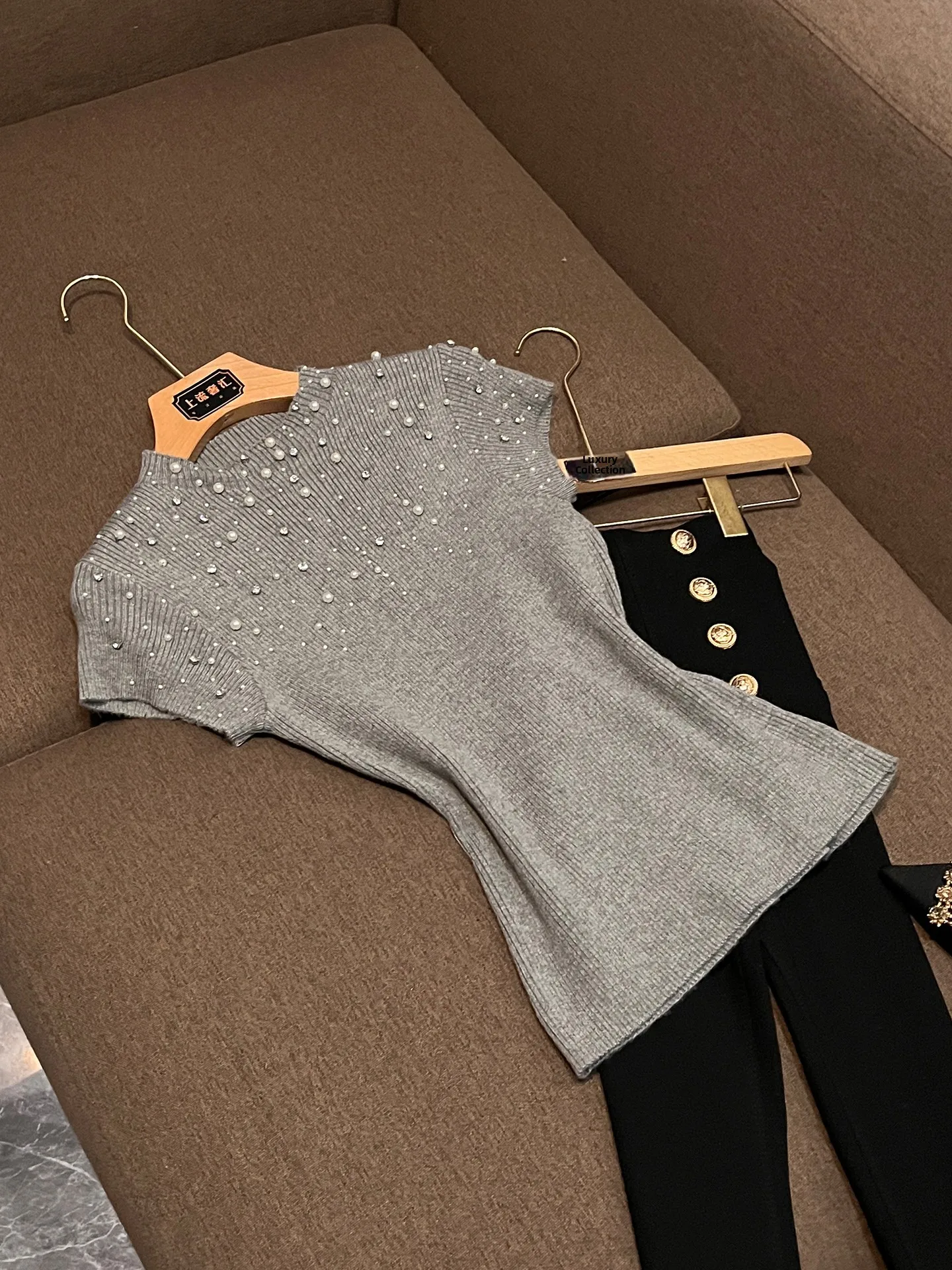 Elegant Knitted Short Sleeve round Neck Pearl Embellished Slim Fit Top Fashionable Design Commute Style Women's Fashion 2026
Elegant Knitted Short Sleeve round Neck Pearl Embellished Slim Fit Top Fashionable Design Commute Style Women's Fashion 2026