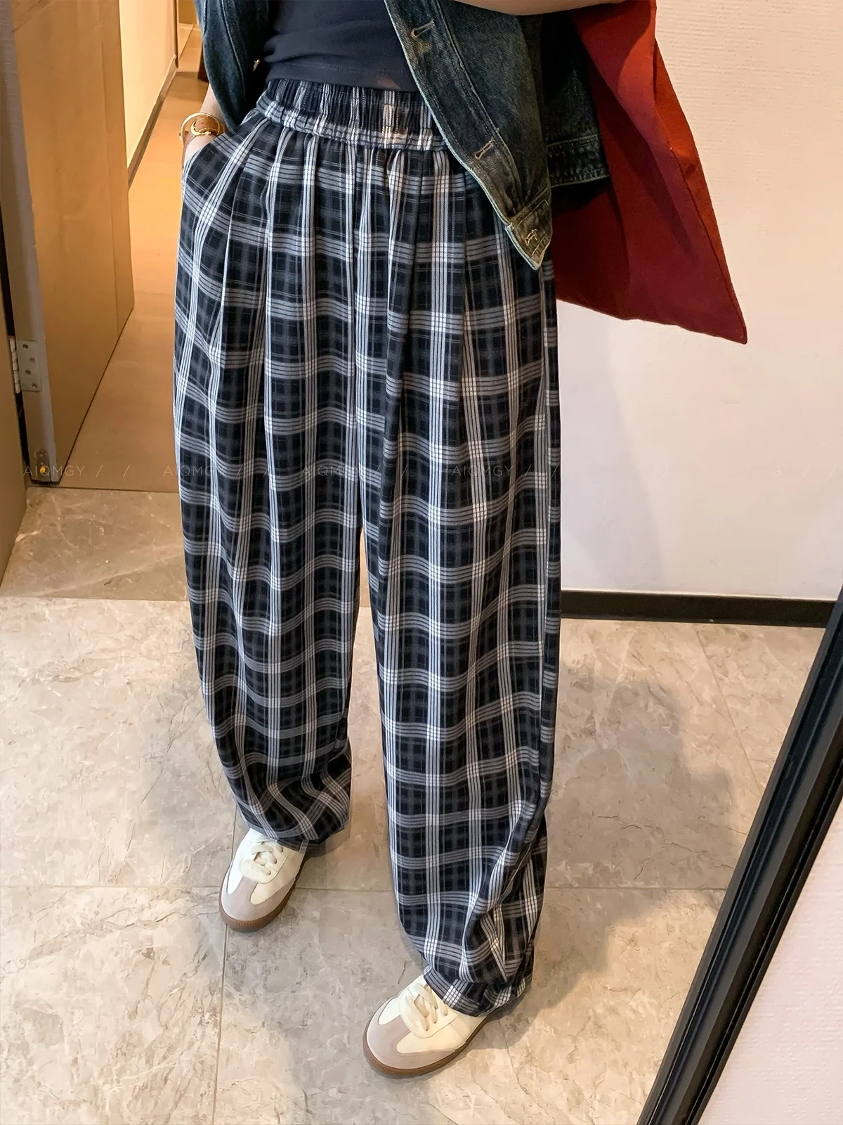 Женские широкие брюки в клетку с высокой талией, прямого кроя, струящиеся, на резинке, повседневные, осенне-зимние, новые, для офиса и повседневной носки
Женские широкие брюки в клетку с высокой талией, прямого кроя, струящиеся, на резинке, повседневные, осенне-зимние, новые, для офиса и повседневной носки