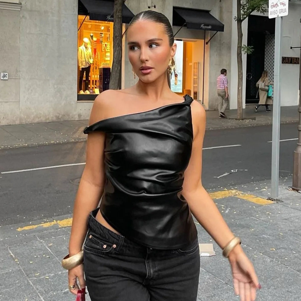 Women's PU Leather Sleeveless Vest with Sloping Shoulders, Personalized Fashion, Irregular Top
Women's PU Leather Sleeveless Vest with Sloping Shoulders, Personalized Fashion, Irregular Top