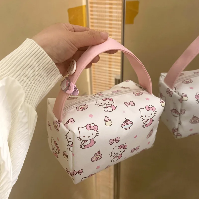 Hello Kitty Handheld Makeup Bag Fashion Large Capacity Portable Storage Student Washroom Makeup Bag Cartoon Girl Gift Wholesale
Hello Kitty Handheld Makeup Bag Fashion Large Capacity Portable Storage Student Washroom Makeup Bag Cartoon Girl Gift Wholesale