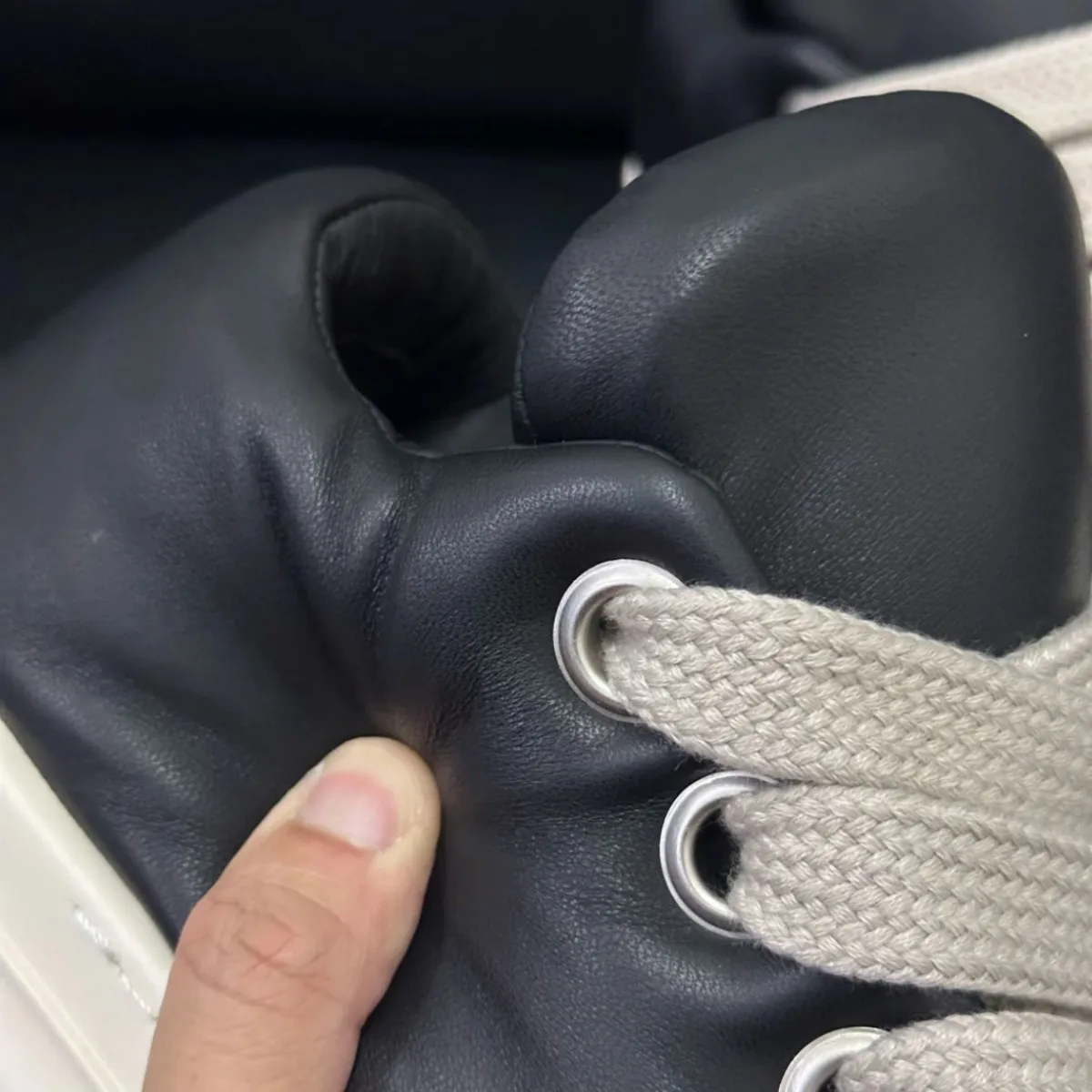 Men Casual Sneakers Fashion Street Skateboard Black Leather Low Top Shoe Brand Running Outdoor Sports Male Walking Sneakers
Men Casual Sneakers Fashion Street Skateboard Black Leather Low Top Shoe Brand Running Outdoor Sports Male Walking Sneakers