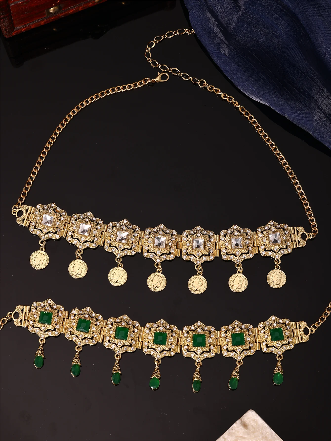 1 Piece of Palace-Style New Women's Head Chain with Multiple Square Splicing Designs, Inlaid with Rhinestones and Rhinestone Pendants, Women's Wedding Banquet Jewelry Headpiece
1 Piece of Palace-Style New Women's Head Chain with Multiple Square Splicing Designs, Inlaid with Rhinestones and Rhinestone Pendants, Women's Wedding Banquet Jewelry Headpiece