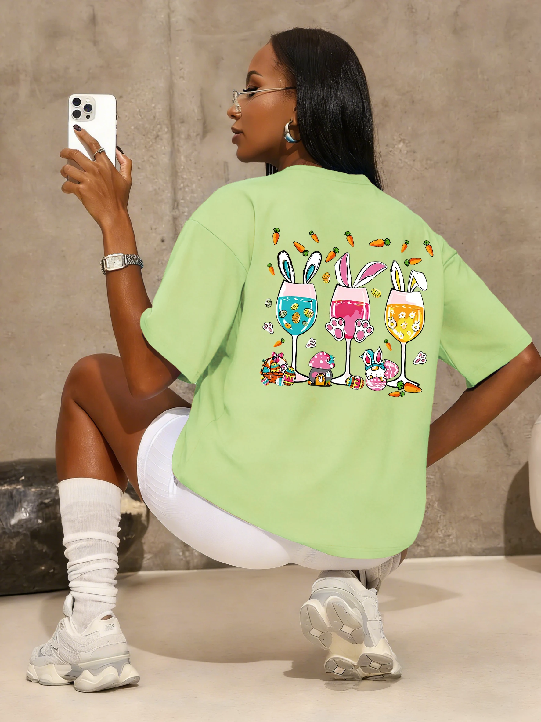 Женские удобные футболки с принтом пасхального кролика и бокала для вина, хлопковая одежда в стиле Y2K, летние свободные футболки, повседневные дышащие футболки с коротким рукавом
Женские удобные футболки с принтом пасхального кролика и бокала для вина, хлопковая одежда в стиле Y2K, летние свободные футболки, повседневные дышащие футболки с коротким рукавом