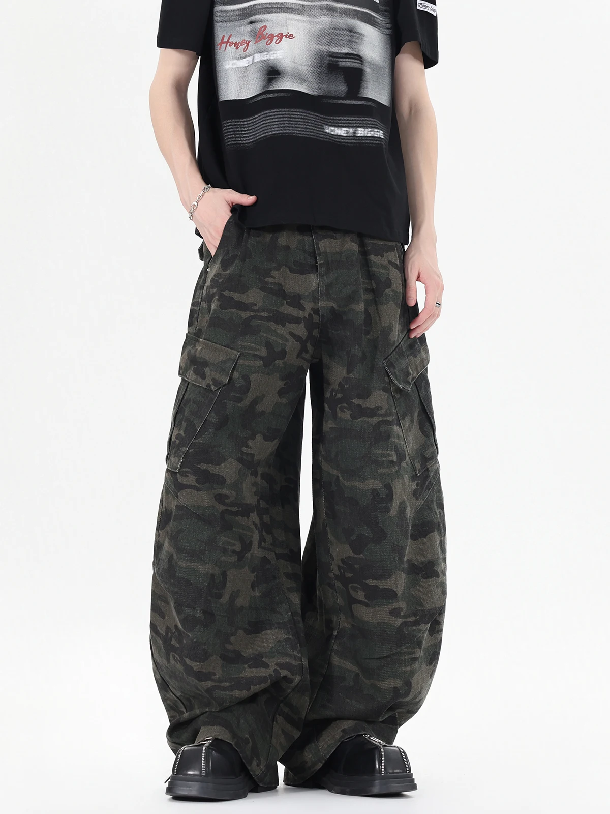 Американские ретро камуфляжные джинсы-ножи, мужские модные уличные свободные широкие брюки, рабочая одежда, свободная посадка
Американские ретро камуфляжные джинсы-ножи, мужские модные уличные свободные широкие брюки, рабочая одежда, свободная посадка