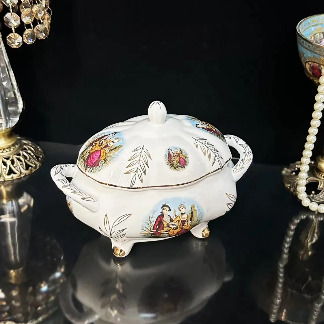 European Retro Ceramic Four-legged Storage Can with Lid Jewelry Box Living Room Coffee Table Decoration Storage Can Candy Box
European Retro Ceramic Four-legged Storage Can with Lid Jewelry Box Living Room Coffee Table Decoration Storage Can Candy Box