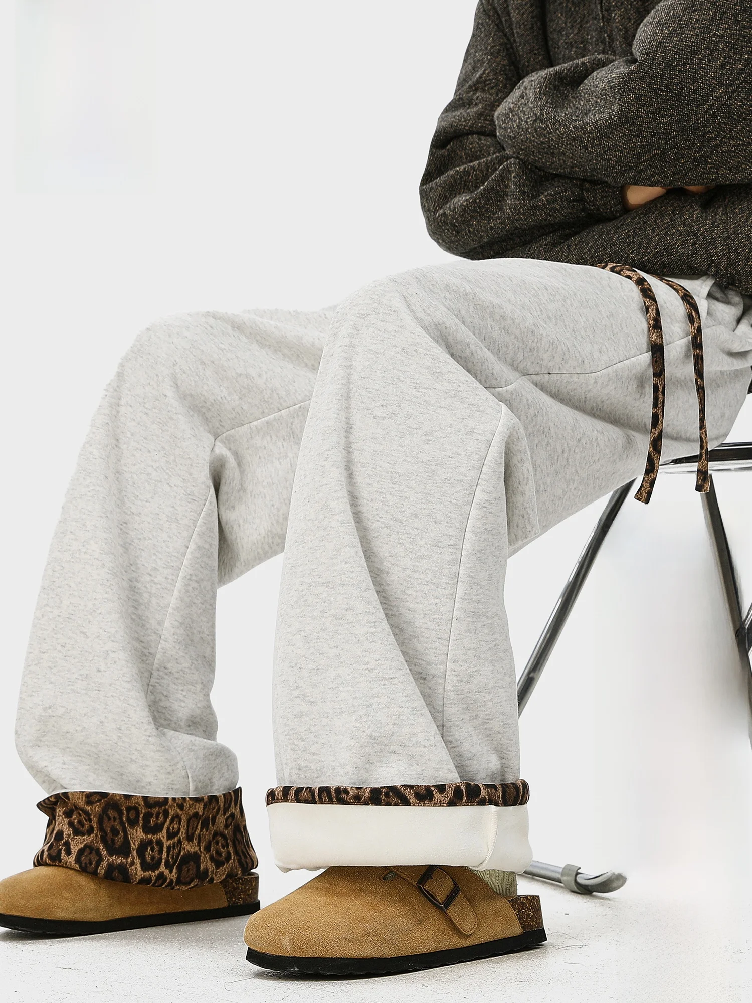 PaulFrank Retro Loose Wide Leg Casual Pants Men's Spring Leopard Print Patchwork Drapey Comfortable Cotton Trousers
PaulFrank Retro Loose Wide Leg Casual Pants Men's Spring Leopard Print Patchwork Drapey Comfortable Cotton Trousers