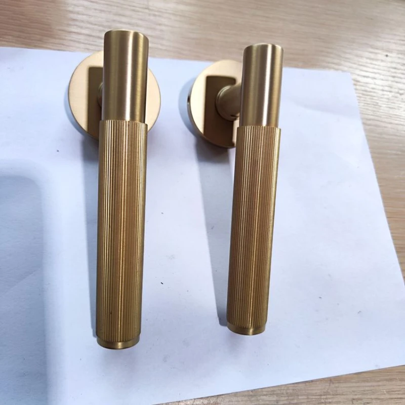 American style modern pure copper golden door lock indoor bedroom light luxury door lock magnetic suction silent split door
American style modern pure copper golden door lock indoor bedroom light luxury door lock magnetic suction silent split door