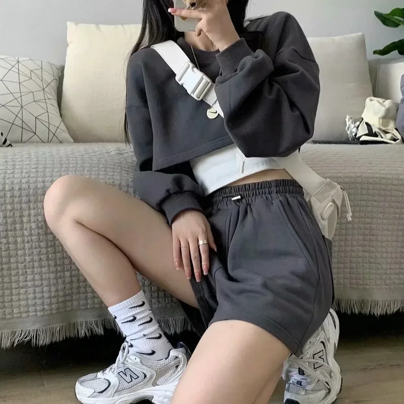 New Women Simple Sport Set Two Piece Set Solid Color Crop Tops and Shorts Loose Casual Chic Girls Suits Sping Autumn Tops Shorts
New Women Simple Sport Set Two Piece Set Solid Color Crop Tops and Shorts Loose Casual Chic Girls Suits Sping Autumn Tops Shorts
