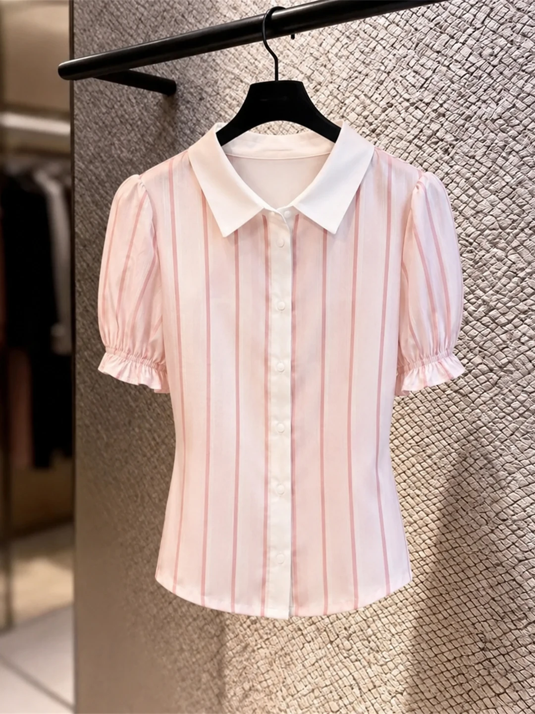 Elegant Sweet Style Women's Shirt Short Sleeve Single Button Soft Top Striped Summer Fashionable Little Shirt Commute Style
Elegant Sweet Style Women's Shirt Short Sleeve Single Button Soft Top Striped Summer Fashionable Little Shirt Commute Style