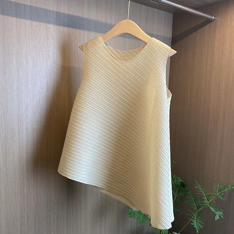 Ladies' New Summer Pleated Irregular A-Shaped Sleeveless T-Shirt Women's Loose Versatile Solid Color Simple Vest Outside Tide
Ladies' New Summer Pleated Irregular A-Shaped Sleeveless T-Shirt Women's Loose Versatile Solid Color Simple Vest Outside Tide