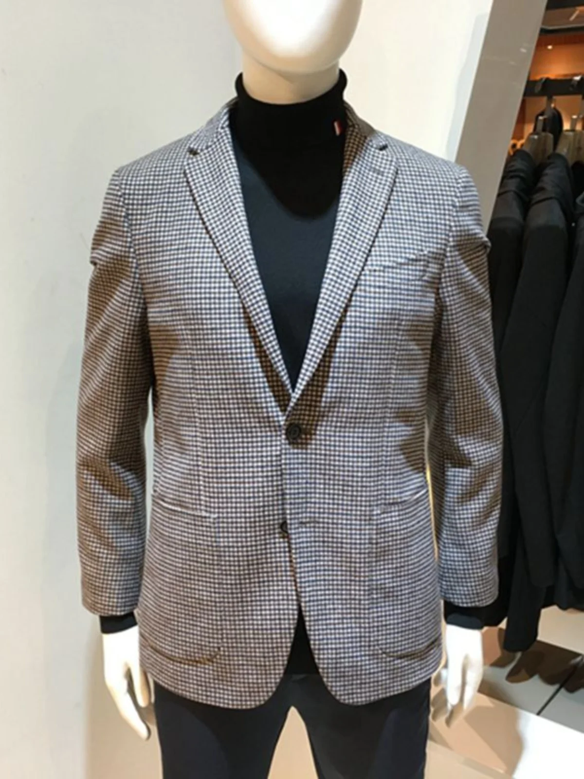 Осенне-зимний шерстяной повседневный мужской пиджак с отложным воротником на двух пуговицах, модный деловой стиль
Осенне-зимний шерстяной повседневный мужской пиджак с отложным воротником на двух пуговицах, модный деловой стиль