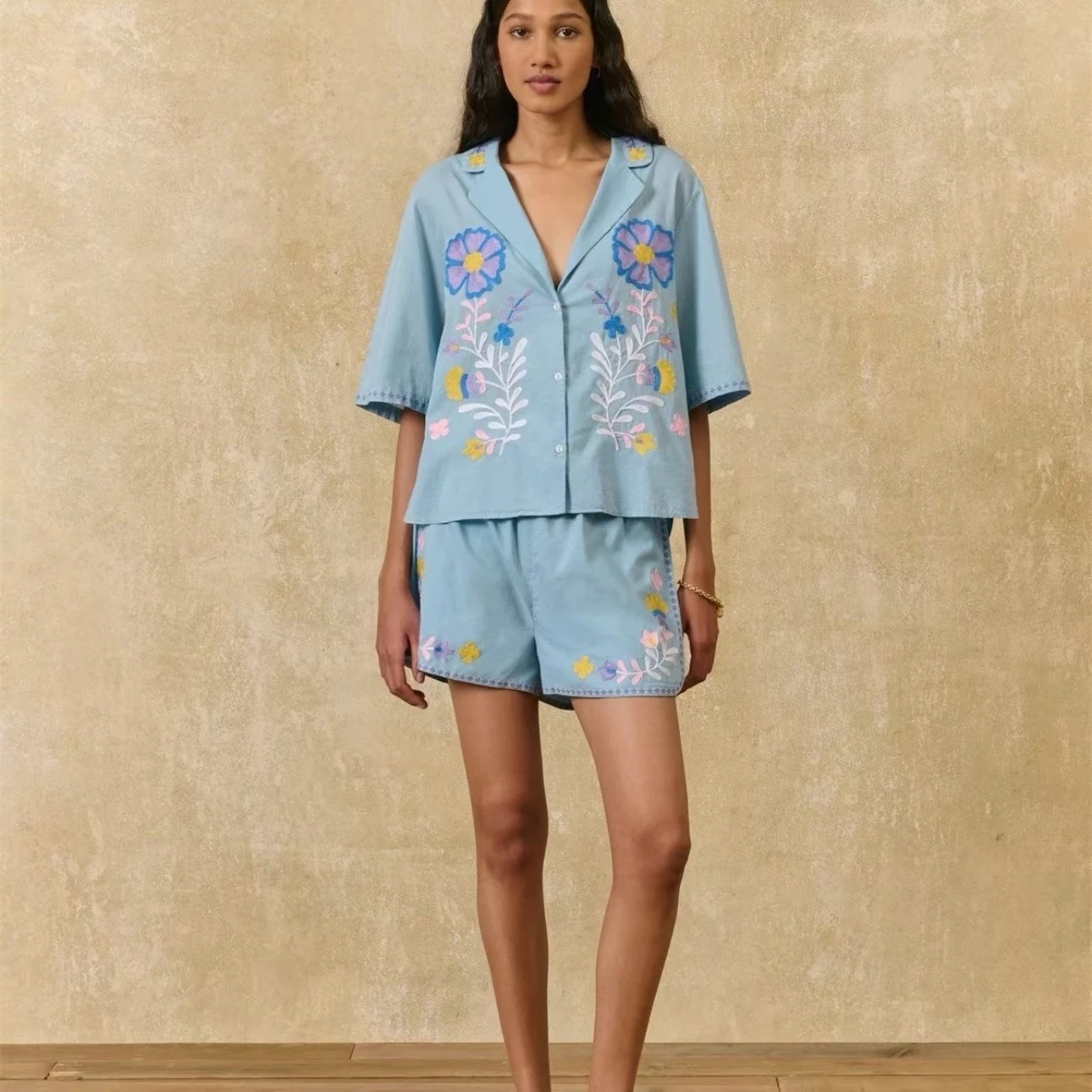 French Style Blue Embroidered Shirt And Shorts Set Women's Loose Fit Cotton Breathable Summer Fashion Ladies' Clothing
French Style Blue Embroidered Shirt And Shorts Set Women's Loose Fit Cotton Breathable Summer Fashion Ladies' Clothing