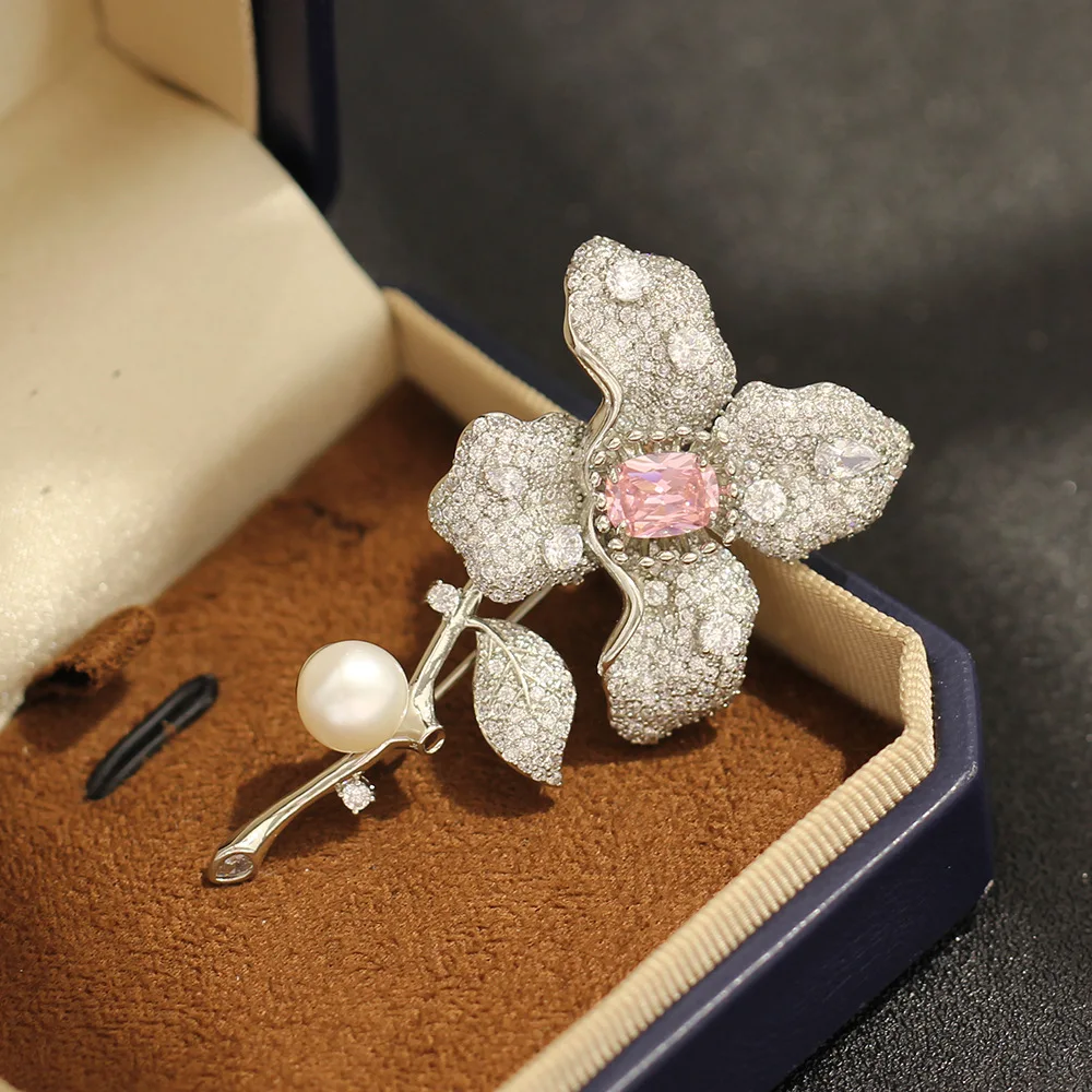 Light Luxury Pink Diamond Silver Bouquet Brooch Heavy Full Zircon Flower Niche Versatile for Women
Light Luxury Pink Diamond Silver Bouquet Brooch Heavy Full Zircon Flower Niche Versatile for Women