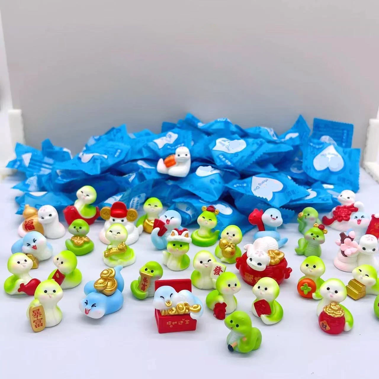 20pcs Mini New Resin Animal Blind Bag Creative Home Desktop Decoration Small Snake DIY Ornament Model Accessories Gift Blind Box
20pcs Mini New Resin Animal Blind Bag Creative Home Desktop Decoration Small Snake DIY Ornament Model Accessories Gift Blind Box