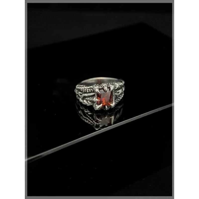 Retro Dragon Claw Zircon Titanium Steel Ring Personality Punk Ring Couple Boy Tail Ring Goth
Retro Dragon Claw Zircon Titanium Steel Ring Personality Punk Ring Couple Boy Tail Ring Goth