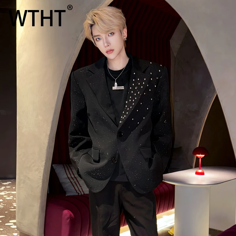 WTHT Trendy Men's Spliced Metal Rivets Sequins Blazer Coats Fashion 22025 Autumn Single Buckle Long Sleeves Jackets Male 2A2130
WTHT Trendy Men's Spliced Metal Rivets Sequins Blazer Coats Fashion 22025 Autumn Single Buckle Long Sleeves Jackets Male 2A2130